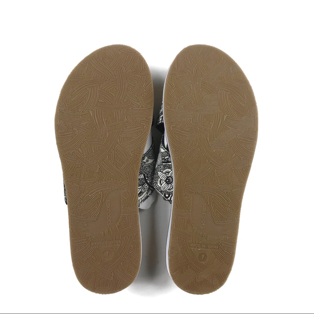 Sakroots Black & White Floral Slip On… - Picture 9 of 13